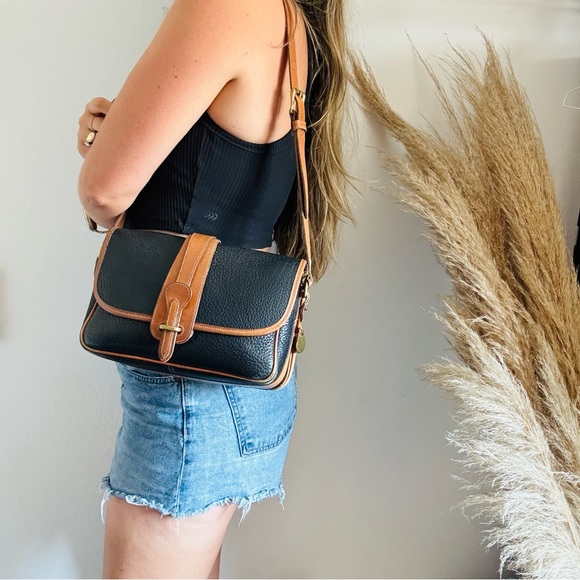 VINTAGE DOONEY BOURKE Black Cognac Brown Leather Gold Metal Crossbody Purse Bag - Picture 2 of 16